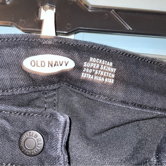 Old Navy Rockstar Super Skinny 360 Degree Stretch Extra High Rise Jeans Size 8 - Picture 2 of 6